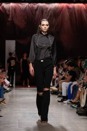 October 4, 2025, Lisbon, Portugal: A model walks the runway during Carlos Gil fashion show at ModaLisboa Base, Lisbon Fashion Week in Lisboa. Lisbon Portugal - ZUMAs197 20251004_aaa_s197_574 Copyright: xBrunoxdexCarvalhox