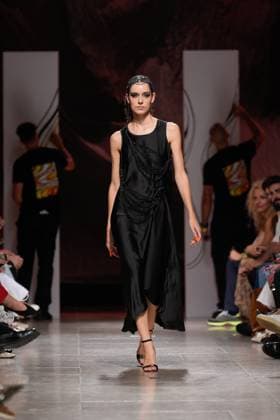 October 4, 2025, Lisbon, Portugal: A model walks the runway during Carlos Gil fashion show at ModaLisboa Base, Lisbon Fashion Week in Lisboa. Lisbon Portugal - ZUMAs197 20251004_aaa_s197_576 Copyright: xBrunoxdexCarvalhox