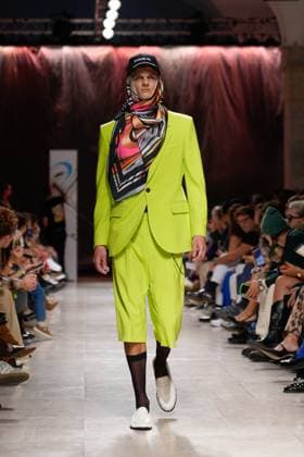 October 4, 2025, Lisbon, Portugal: A model walks the runway during Carlos Gil fashion show at ModaLisboa Base, Lisbon Fashion Week in Lisboa. Lisbon Portugal - ZUMAs197 20251004_aaa_s197_580 Copyright: xBrunoxdexCarvalhox