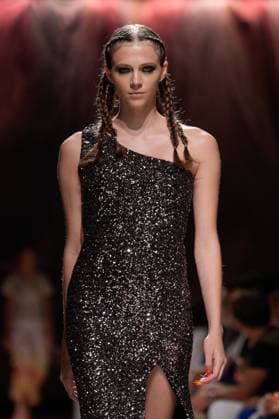 October 4, 2025, Lisbon, Portugal: A model walks the runway during Carlos Gil fashion show at ModaLisboa Base, Lisbon Fashion Week in Lisboa. Lisbon Portugal - ZUMAs197 20251004_aaa_s197_583 Copyright: xBrunoxdexCarvalhox