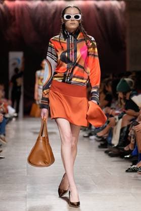 October 4, 2025, Lisbon, Portugal: A model walks the runway during Carlos Gil fashion show at ModaLisboa Base, Lisbon Fashion Week in Lisboa. Lisbon Portugal - ZUMAs197 20251004_aaa_s197_592 Copyright: xBrunoxdexCarvalhox