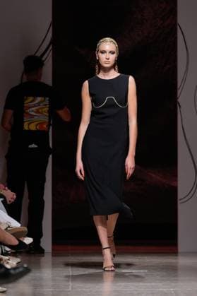 October 4, 2025, Lisbon, Portugal: A model walks the runway during Carlos Gil fashion show at ModaLisboa Base, Lisbon Fashion Week in Lisboa. Lisbon Portugal - ZUMAs197 20251004_aaa_s197_593 Copyright: xBrunoxdexCarvalhox