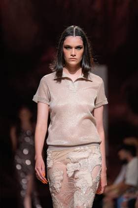 October 4, 2025, Lisbon, Portugal: A model walks the runway during Carlos Gil fashion show at ModaLisboa Base, Lisbon Fashion Week in Lisboa. Lisbon Portugal - ZUMAs197 20251004_aaa_s197_596 Copyright: xBrunoxdexCarvalhox