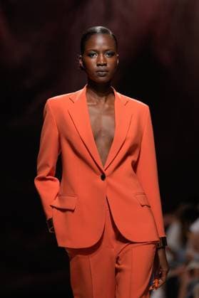 October 4, 2025, Lisbon, Portugal: A model walks the runway during Carlos Gil fashion show at ModaLisboa Base, Lisbon Fashion Week in Lisboa. Lisbon Portugal - ZUMAs197 20251004_aaa_s197_603 Copyright: xBrunoxdexCarvalhox