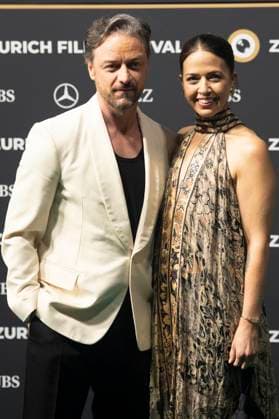 James McAvoy with wife Lisa Liberati at the premiere of the feature film California Schemin at the 21 Zurich Film Festival 2025 at Zurich Opera House, 04 10 2025 Foto:xA.xRaemyx xFuturexImagex schemin_5001