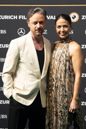 James McAvoy with wife Lisa Liberati at the premiere of the feature film California Schemin at the 21 Zurich Film Festival 2025 at Zurich Opera House, 04 10 2025 Foto:xA.xRaemyx xFuturexImagex schemin_5003