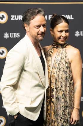 James McAvoy with wife Lisa Liberati at the premiere of the feature film California Schemin at the 21 Zurich Film Festival 2025 at Zurich Opera House, 04 10 2025 Foto:xA.xRaemyx xFuturexImagex schemin_5005