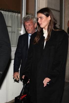 PFW - Sean Penn Leaves Sienna Restaurant Sean Penn and his girlfriend Valeria Nicov leave The Sienna restaurant in Paris, France on October 4, 2025, during Paris Fashion Week. Photo by Florian Poitout ABACAPRESS.COM Paris France  Copyright: xPoitoutxFlorian ABACAx