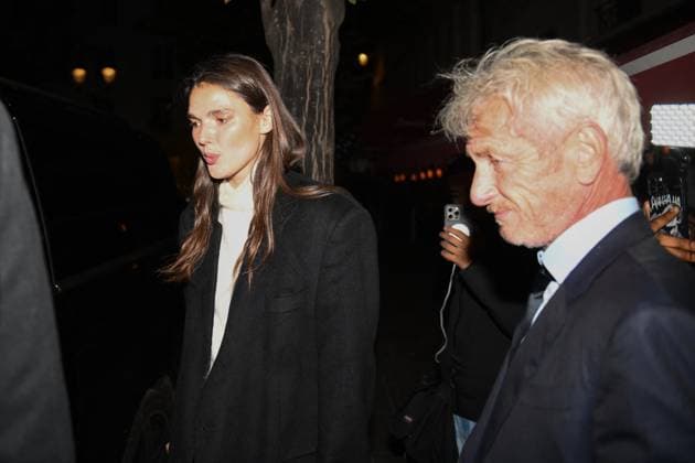 PFW - Sean Penn Leaves Sienna Restaurant Sean Penn and his girlfriend Valeria Nicov leave The Sienna restaurant in Paris, France on October 4, 2025, during Paris Fashion Week. Photo by Florian Poitout ABACAPRESS.COM Paris France  Copyright: xPoitoutxFlorian ABACAx