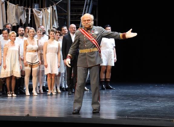 Die Fledermaus Premiere Theater an der Wien Vienna, Theater an der Wien, 04 10 2025 Alexander STROBELE