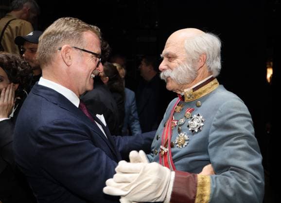 Die Fledermaus Premiere Theater an der Wien Vienna, Theater an der Wien, 04 10 2025 Peter HEILKER, Alexander STROBELE