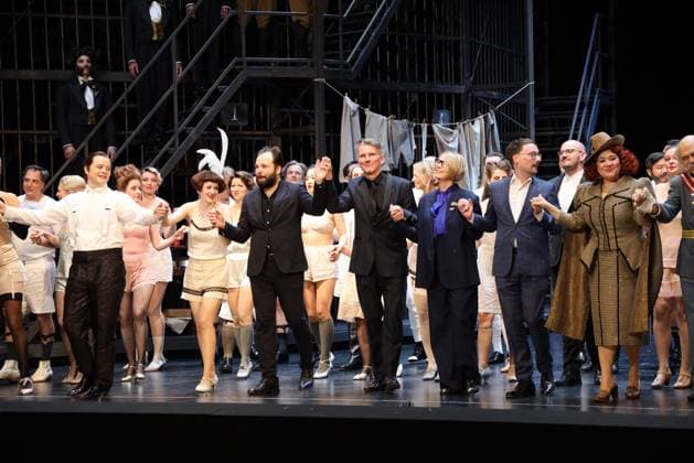 Die Fledermaus Premiere Theater an der Wien Vienna, Theater an der Wien, 04 10 2025 Jana KURUCOVA, Kresimir STRAZANAC, Thomas BLONDELLE, Hulkar SABIROVA, Petr POPELKA, Leon KOSAVIC, Stefan HERHEIM