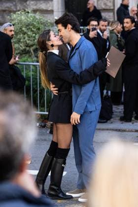 Kaka et sa femme Carol Dias quittent le défilé Hermès Collection Femme Prêt à Porter Printemps Eté 2026 lors de la Fashion Week de Paris PFW le 4 octobre 2025 Julien Sarkissian Bestimage Kaka and his wife Carol Dias leave the Hermès Womens Ready to Wear Spring Summer 2026 collection show during Paris Fashion Week PFW on October 4, 2025 Paris France  Copyright: xJulienxSarkissianx xBestimagexJulienxSarkissianx xBestimagex