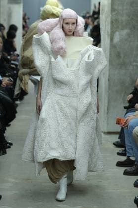 PFW - Comme Des Garcons Runway A model walks the runway during the Comme Des Garcons Womenswear Spring Summer 2026 show as part of Paris Fashion Week on October 04, 2025 in Paris, France. Photo by Alain-Gil Gonzalez ABACAPRESS.COM Paris France  Copyright: xGonzalezxAlain-Gil ABACAx
