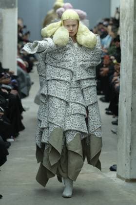 PFW - Comme Des Garcons Runway A model walks the runway during the Comme Des Garcons Womenswear Spring Summer 2026 show as part of Paris Fashion Week on October 04, 2025 in Paris, France. Photo by Alain-Gil Gonzalez ABACAPRESS.COM Paris France  Copyright: xGonzalezxAlain-Gil ABACAx