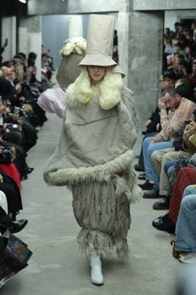PFW - Comme Des Garcons Runway A model walks the runway during the Comme Des Garcons Womenswear Spring Summer 2026 show as part of Paris Fashion Week on October 04, 2025 in Paris, France. Photo by Alain-Gil Gonzalez ABACAPRESS.COM Paris France  Copyright: xGonzalezxAlain-Gil ABACAx