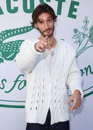 Pierre Niney au photocall du défilé Lacoste Collection Femme Prêt à Porter Printemps Eté 2026 lors de la Fashion Week de Paris PFW , au Lycée Carnot, à Paris, France, le 5 octobre 2025 Sam Delpech Bestimage Photocall Lacoste Womenswear Spring Summer 2026 show as part of Paris Fashion Week on October 05, 2025 in Paris, France Paris France  Copyright: xDenisxGuignebourgx xBestimagexDenisxGuignebourgx xBestimagex