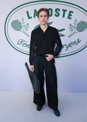 Ollie Muhl au photocall du défilé Lacoste Collection Femme Prêt à Porter Printemps Eté 2026 lors de la Fashion Week de Paris PFW , au Lycée Carnot, à Paris, France, le 5 octobre 2025 Sam Delpech Bestimage Photocall Lacoste Womenswear Spring Summer 2026 show as part of Paris Fashion Week on October 05, 2025 in Paris, France Paris France  Copyright: xDenisxGuignebourgx xBestimagexDenisxGuignebourgx xBestimagex