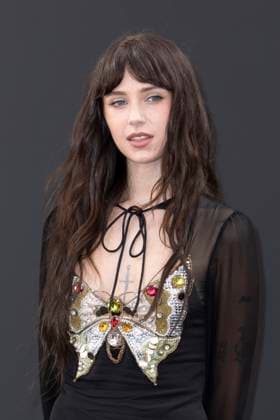 Clairo - Photo Call of Valentino Fashion Show, Spring Summer 2026 Collection as part of Paris Fashion Week, France, October 5th 2025 Olivier Borde Bestimage Photo Call of Valentino Fashion Show, Spring Summer 2026 Collection as part of Paris Fashion Week, France, October 5th 2025 Paris France  Copyright: xOLIVIERxBORDEx xBESTIMAGExOLIVIERxBORDEx xBESTIMAGEx