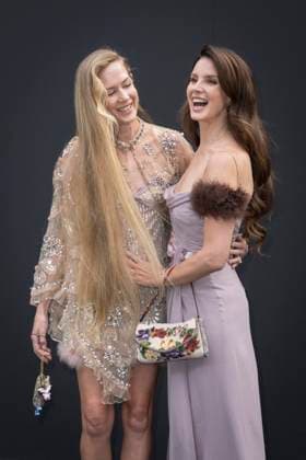 Lana Del Rey and her sister Caroline Grant - Photo Call of Valentino Fashion Show, Spring Summer 2026 Collection as part of Paris Fashion Week, France, October 5th 2025 Olivier Borde Bestimage Photo Call of Valentino Fashion Show, Spring Summer 2026 Collection as part of Paris Fashion Week, France, October 5th 2025 Paris France  Copyright: xOLIVIERxBORDEx xBESTIMAGExOLIVIERxBORDEx xBESTIMAGEx