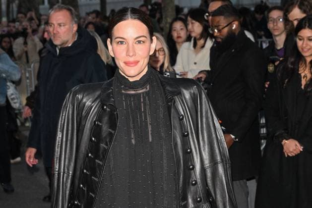 Entertainment Bilder des Tages PFW Chloe Outside Arrivals Liv Tyler arriving at Chloe show during Paris Fashion Week in Paris, France on October 5, 2025. Photo by Julien Reynaud APS-Medias ABACAPRESS.COM Paris France  Copyright: xReynaudxJulien APS-Medias ABACAx