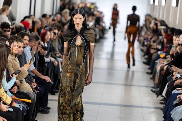 Runway Ottolinger Womenswear - PFW A model mannequin walks the runway during the Ottolinger Womenswear Spring Summer 2026 show as part of Paris Fashion Week on October 05, 2025 in Paris, France. Photo by Alexis Jumeau ABACAPRESS.COM Paris France  Copyright: xJumeauxAlexis ABACAx