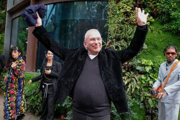 PFW - Jean Paul Gaultier Outside Arrivals Jean Paul Gaultier arrives at the Jean Paul Gaultier show during the Womenswear Spring Summer 2026 as part of Paris Fashion Week on October 5, 2025 in Paris, France. Photo by Robin Psaila ABACAPRESS.COM Paris France  Copyright: xPsailaxRobin ABACAx