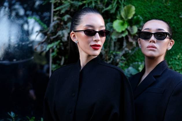 PFW - Jean Paul Gaultier Outside Arrivals Guest and guest arrives at the Jean Paul Gaultier show during the Womenswear Spring Summer 2026 as part of Paris Fashion Week on October 5, 2025 in Paris, France. Photo by Robin Psaila ABACAPRESS.COM Paris France  Copyright: xPsailaxRobin ABACAx