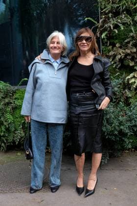 PFW - Jean Paul Gaultier Outside Arrivals Sophie Fontanel and Carine Roitfeld arrive at the Jean Paul Gaultier show during the Womenswear Spring Summer 2026 as part of Paris Fashion Week on October 5, 2025 in Paris, France. Photo by Robin Psaila ABACAPRESS.COM Paris France  Copyright: xPsailaxRobin ABACAx