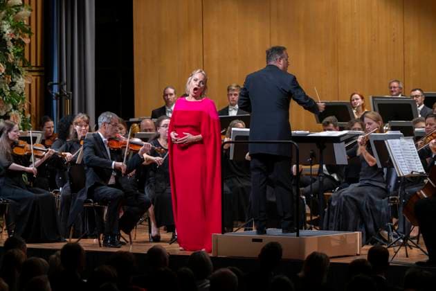 05 10 2025, International Classical Music Festival Festival of Nations 2025, at the Kurhaus Bad Wörishofen Unterallgäu , Closing Gala Aria Evening with Elena Garanca Mezzo-Soprano , Conductor Karel Mark Chichon, Janacek Philharmonic Orchestra Prague, 05 10 2025, Classical Music Festival Bad Wörishofen 05 10 2025, Classical Music Festival Bad Wörishofen