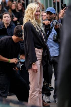 PFW - Chloe Outside Arrivals Claudia Schiffer arrives at the Chloe fashion show during the Womenswear Spring Summer 2026 as part of Paris Fashion Week on October 05, 2025 in Paris, France. Photo by Robin Psaila ABACAPRESS.COM Paris France  Copyright: xPsailaxRobin ABACAx