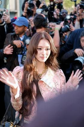 PFW - Chloe Outside Arrivals Guest arrives at the Chloe fashion show during the Womenswear Spring Summer 2026 as part of Paris Fashion Week on October 05, 2025 in Paris, France. Photo by Robin Psaila ABACAPRESS.COM Paris France  Copyright: xPsailaxRobin ABACAx