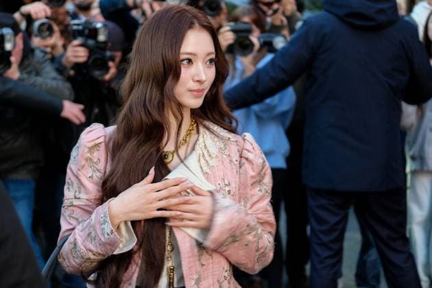 PFW - Chloe Outside Arrivals Guest arrives at the Chloe fashion show during the Womenswear Spring Summer 2026 as part of Paris Fashion Week on October 05, 2025 in Paris, France. Photo by Robin Psaila ABACAPRESS.COM Paris France  Copyright: xPsailaxRobin ABACAx