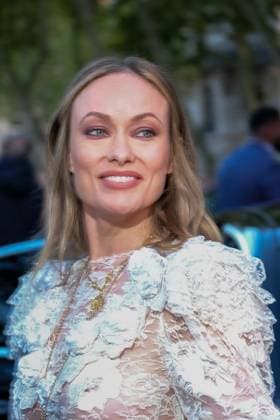 PFW - Chloe Outside Arrivals Olivia Wilde arrives at the Chloe fashion show during the Womenswear Spring Summer 2026 as part of Paris Fashion Week on October 05, 2025 in Paris, France. Photo by Robin Psaila ABACAPRESS.COM Paris France  Copyright: xPsailaxRobin ABACAx