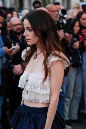 PFW - Chloe Outside Arrivals Molly Gordon arrives at the Chloe fashion show during the Womenswear Spring Summer 2026 as part of Paris Fashion Week on October 05, 2025 in Paris, France. Photo by Robin Psaila ABACAPRESS.COM Paris France  Copyright: xPsailaxRobin ABACAx