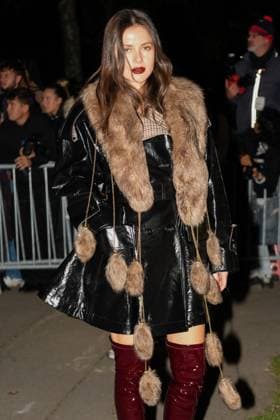 PFW - Chloe Outside Arrivals Guest arrives at the Chloe fashion show during the Womenswear Spring Summer 2026 as part of Paris Fashion Week on October 05, 2025 in Paris, France. Photo by Robin Psaila ABACAPRESS.COM Paris France  Copyright: xPsailaxRobin ABACAx
