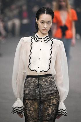 PFW Valentino Runway A model walks the runway during the Valentino Womenswear Spring Summer 2026 show as part of Paris Fashion Week in Paris, France on October 05, 2025. Photo by Aurore Marechal ABACAPRESS.COM Paris France  Copyright: xMarechalxAurore ABACAx