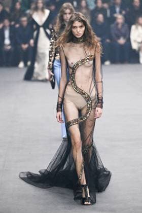 PFW Valentino Runway A model walks the runway during the Valentino Womenswear Spring Summer 2026 show as part of Paris Fashion Week in Paris, France on October 05, 2025. Photo by Aurore Marechal ABACAPRESS.COM Paris France  Copyright: xMarechalxAurore ABACAx