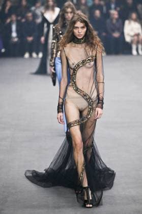 PFW Valentino Runway A model walks the runway during the Valentino Womenswear Spring Summer 2026 show as part of Paris Fashion Week in Paris, France on October 05, 2025. Photo by Aurore Marechal ABACAPRESS.COM Paris France  Copyright: xMarechalxAurore ABACAx