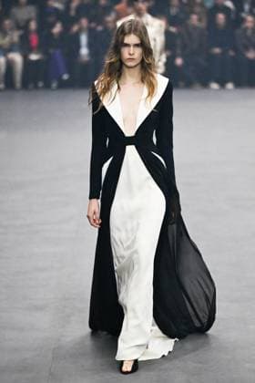 PFW Valentino Runway A model walks the runway during the Valentino Womenswear Spring Summer 2026 show as part of Paris Fashion Week in Paris, France on October 05, 2025. Photo by Aurore Marechal ABACAPRESS.COM Paris France  Copyright: xMarechalxAurore ABACAx