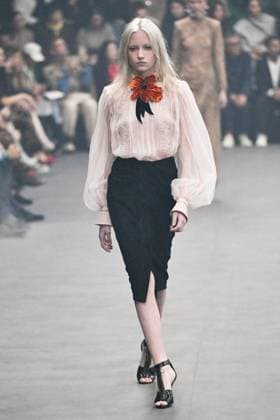 PFW Valentino Runway A model walks the runway during the Valentino Womenswear Spring Summer 2026 show as part of Paris Fashion Week in Paris, France on October 05, 2025. Photo by Aurore Marechal ABACAPRESS.COM Paris France  Copyright: xMarechalxAurore ABACAx