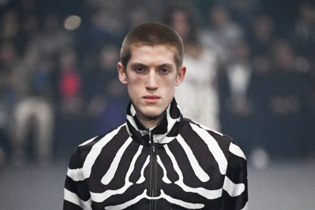 PFW Valentino Runway A model walks the runway during the Valentino Womenswear Spring Summer 2026 show as part of Paris Fashion Week in Paris, France on October 05, 2025. Photo by Aurore Marechal ABACAPRESS.COM Paris France  Copyright: xMarechalxAurore ABACAx