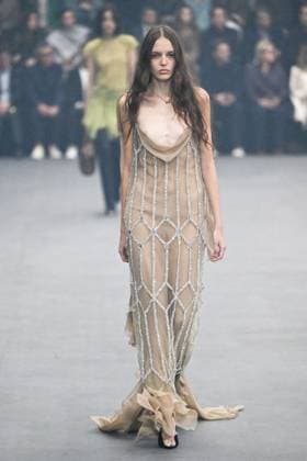 PFW Valentino Runway A model walks the runway during the Valentino Womenswear Spring Summer 2026 show as part of Paris Fashion Week in Paris, France on October 05, 2025. Photo by Aurore Marechal ABACAPRESS.COM Paris France  Copyright: xMarechalxAurore ABACAx