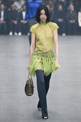 PFW Valentino Runway A model walks the runway during the Valentino Womenswear Spring Summer 2026 show as part of Paris Fashion Week in Paris, France on October 05, 2025. Photo by Aurore Marechal ABACAPRESS.COM Paris France  Copyright: xMarechalxAurore ABACAx