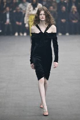 PFW Valentino Runway A model walks the runway during the Valentino Womenswear Spring Summer 2026 show as part of Paris Fashion Week in Paris, France on October 05, 2025. Photo by Aurore Marechal ABACAPRESS.COM Paris France  Copyright: xMarechalxAurore ABACAx