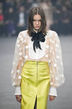 PFW Valentino Runway A model walks the runway during the Valentino Womenswear Spring Summer 2026 show as part of Paris Fashion Week in Paris, France on October 05, 2025. Photo by Aurore Marechal ABACAPRESS.COM Paris France  Copyright: xMarechalxAurore ABACAx