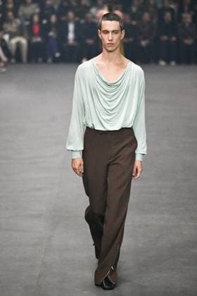 PFW Valentino Runway A model walks the runway during the Valentino Womenswear Spring Summer 2026 show as part of Paris Fashion Week in Paris, France on October 05, 2025. Photo by Aurore Marechal ABACAPRESS.COM Paris France  Copyright: xMarechalxAurore ABACAx