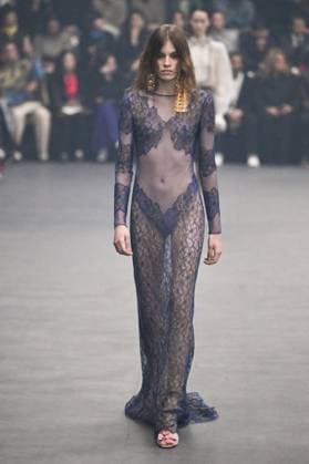 PFW Valentino Runway A model walks the runway during the Valentino Womenswear Spring Summer 2026 show as part of Paris Fashion Week in Paris, France on October 05, 2025. Photo by Aurore Marechal ABACAPRESS.COM Paris France  Copyright: xMarechalxAurore ABACAx