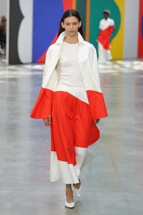 PFW - Akris Runway A model walks the runway during the Akris Womenswear Spring Summer 2026 show as part of Paris Fashion Week on October 05, 2025 in Paris, France. Photo by Alain-Gil Gonzalez ABACAPRESS.COM Paris France  Copyright: xGonzalezxAlain-Gil ABACAx