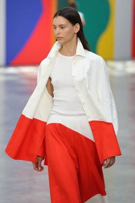 PFW - Akris Runway A model walks the runway during the Akris Womenswear Spring Summer 2026 show as part of Paris Fashion Week on October 05, 2025 in Paris, France. Photo by Alain-Gil Gonzalez ABACAPRESS.COM Paris France  Copyright: xGonzalezxAlain-Gil ABACAx